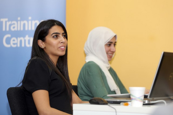 دورة تدريبية لأطباء وفنيي الأسنان بجامعة عجمان