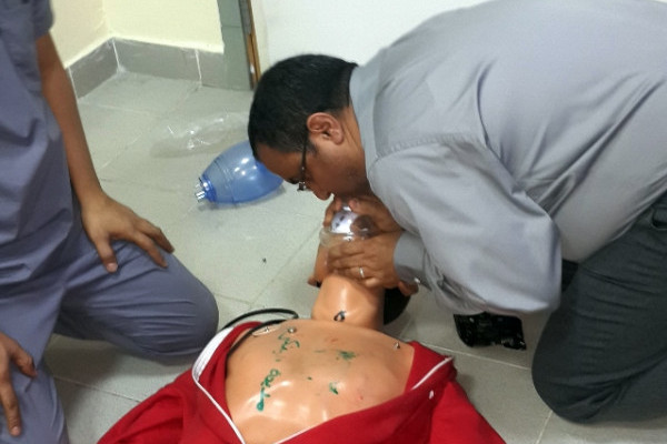 دورة في الإنعاش القلبي الرئوي في جامعة عجمان