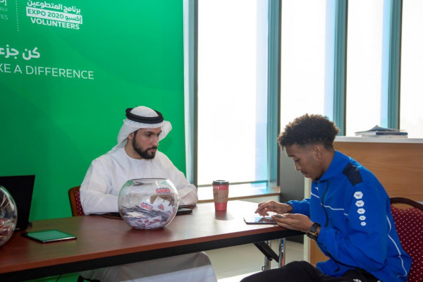 طلبة وخريجو جامعة عجمان يتطوعون في إكسبو 2020