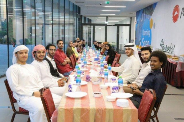 AU Students Distributes 1,000 Iftar Meals in Three Emirates