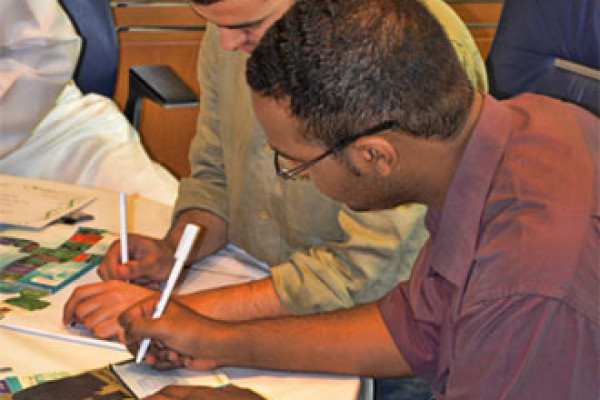 طلبة جامعة عجمان يشاركون في فعاليات اليوم الوظيفي الذي تقيمه 