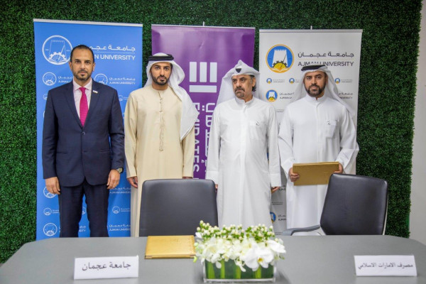 جامعة عجمان توقع اتفاقية تعاون مع مصرف الإمارات الإسلامي لدعم الطلبة المتعثرين مادياً