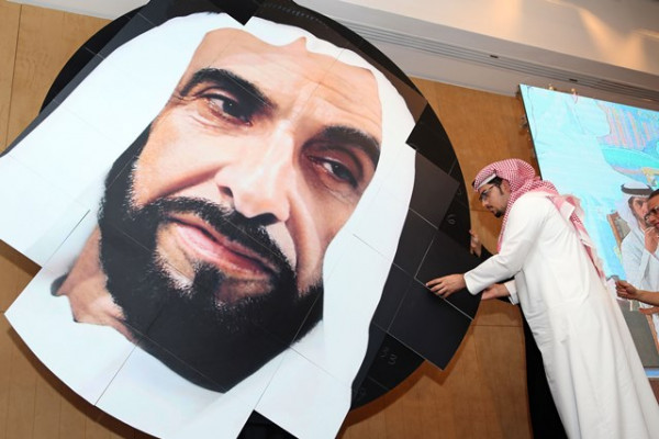 طلبة الجامعة يشاركون في حوارية 