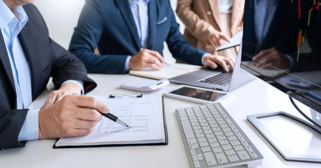 Role of Technology and Data in Modern Business Programs