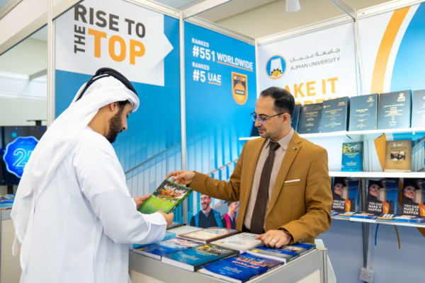 كلية القانون تشارك في معرض الكتاب القانوني العاشر