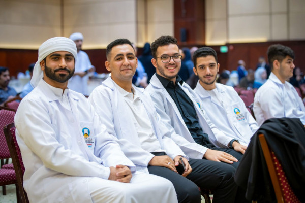 كلية الصيدلة والعلوم الصحية تنظم فعالية المعطف الأبيض لطلبة برنامج التمريض