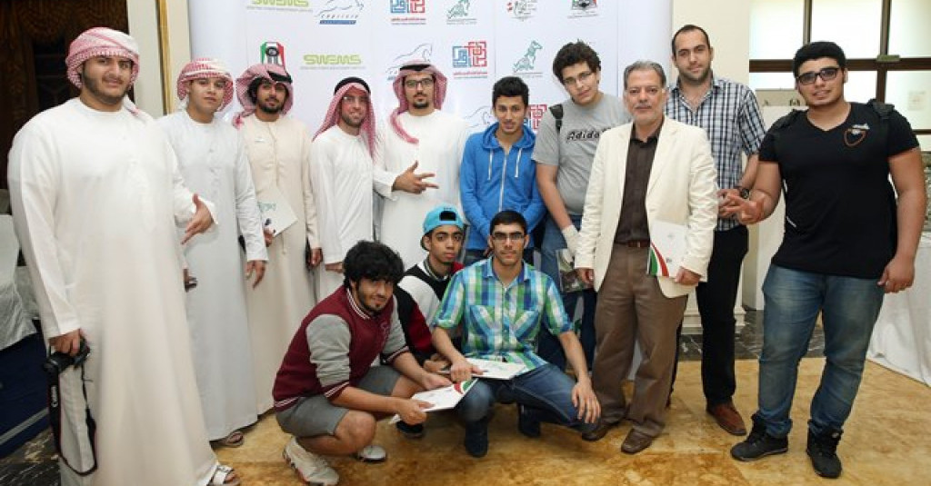 طلبة الجامعة يشاركون في حوارية 