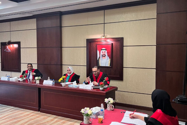 مناقشة رسالة الماجستير للطالبة زينب يوسف العلياني ومنحها تقدير امتياز في الأطروحة