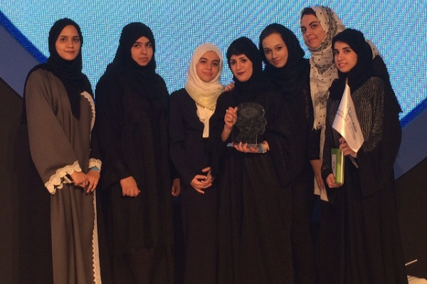 تكريم جامعة عجمان لإنجازاتها ومساهمتها في 
