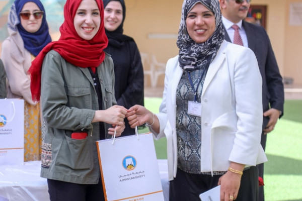 جامعة عجمان تحتفل باليوم العالمي للمعلّم