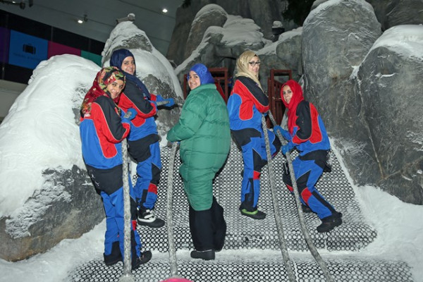 يوم ترفيهي للطالبات في سكي دبي