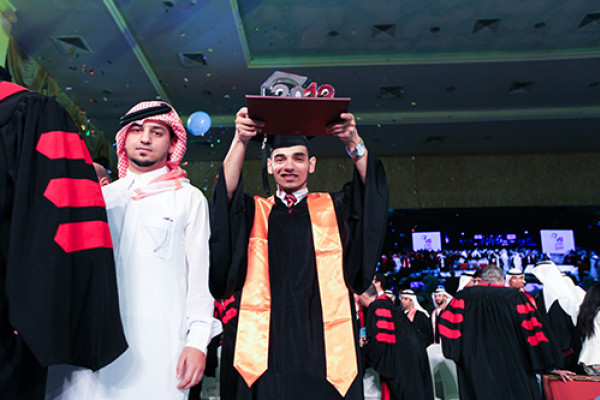 حاكم الفجيرة يشهد حفل تخريج دفعة 2013 في مقر جامعة عجمان بالفجيرة