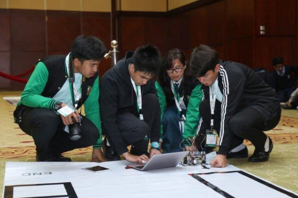 Ajman University Organizes Robotics Competition