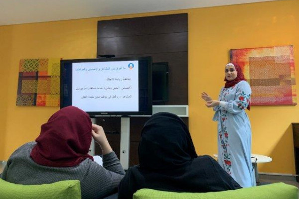 وحدة الإرشاد تنظم ورش متخصصة لطالبات الجامعة