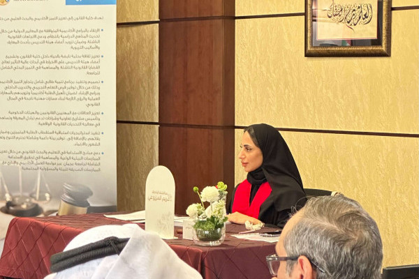 مريم المزروعي تناقش أطروحة الدكتوراه في كلية القانون بجامعة عجمان