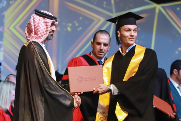 حاكم عجمان يشهد حفل تخريج الفوج الثاني من الدفعة 27 بجامعة عجمان تحت شعار 