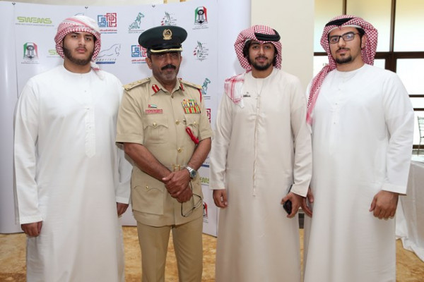 طلبة الجامعة يشاركون في حوارية 