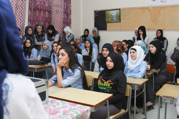 وفد من كلية تكنولوجيا المعلومات في زيارة إلى مدرسة إبن خلدون