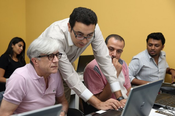 دورة تدريبية لأطباء وفنيي الأسنان بجامعة عجمان