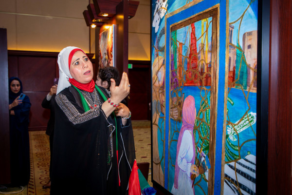 تألق فني يجسد تاريخ الإمارات في معرض 