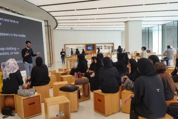 AU Trains Students on Latest Tech. at Apple Dubai
