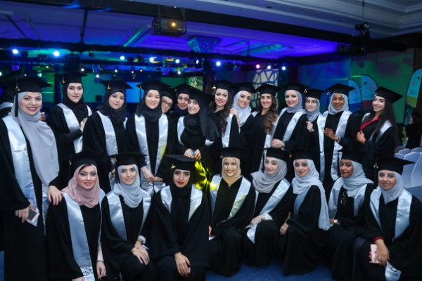 قرينة حاكم عجمان تشهد حفل تخريج 543 طالبة تحت شعار دفعة 