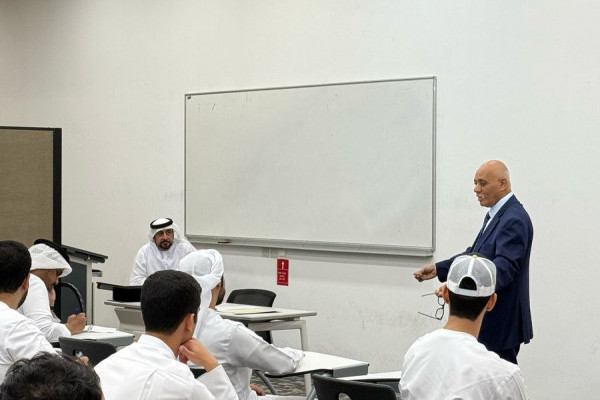 كلية القانون تستضيف محاضرة حول الجوانب القانونية للوظيفة العامة