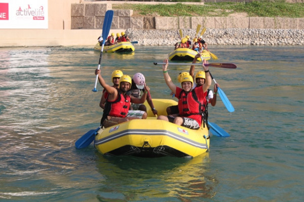 رحلة لطلاب جامعة عجمان إلى حديقة مغامرات الوادي بالعين