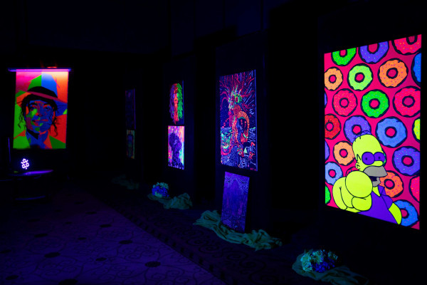 Ajman University Gallery Portrays “Life in Neon Colors”
