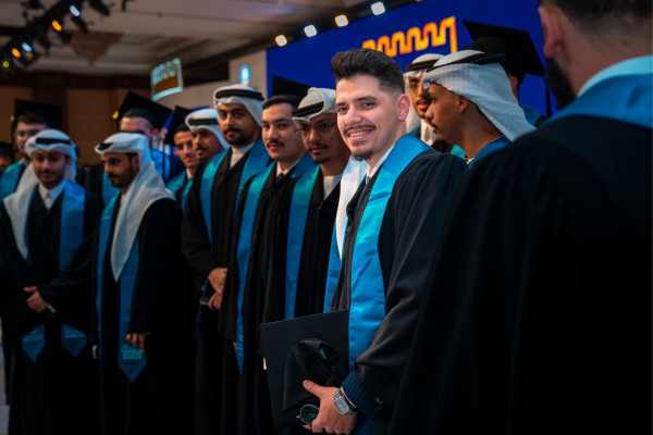 حميد بن راشد يمنح نهيان بن مبارك شهادة الدكتوراة الفخريّة ويشهد تخريج دفعة 
