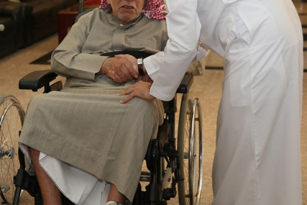 جمعية خريجي جامعة عجمان تزور مركز رعاية كبار السن في عجمان