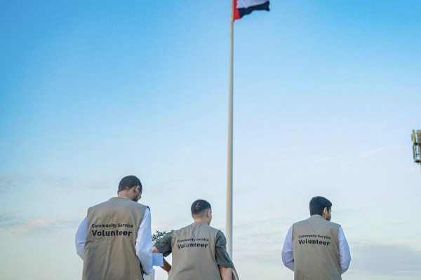 طلاب كلية القانون يقدمون مبادرة بيئية رائعة في حديقة العلم