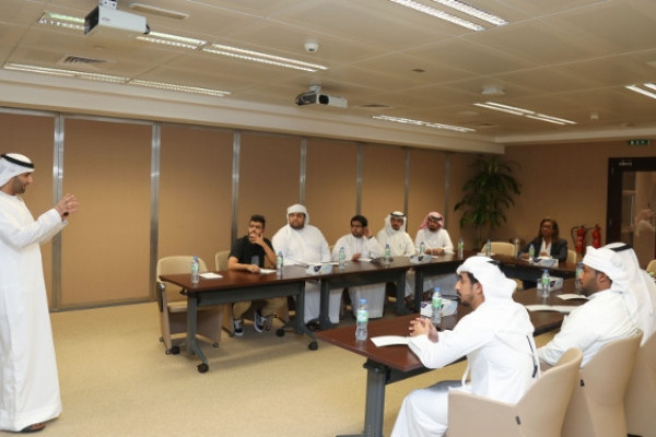 طلاب كلية القانون يزورون هيئة الأوراق المالية في دبي