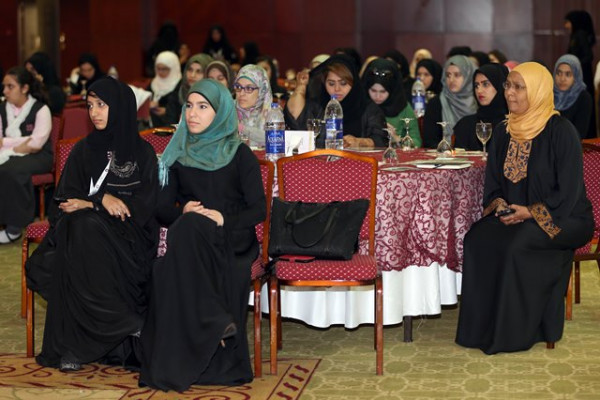 طالبات جامعة عجمان يحتفلن بيوم المرأة العالمي