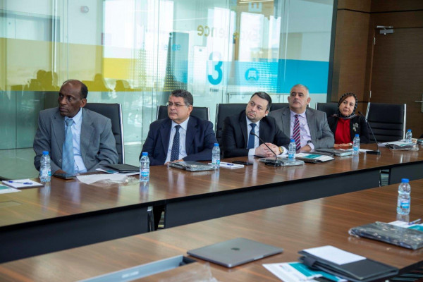 خبراء وأكاديميون يدعون إلى ضرورة تطوير المناهج في كليات طب الأسنان والصيدلة