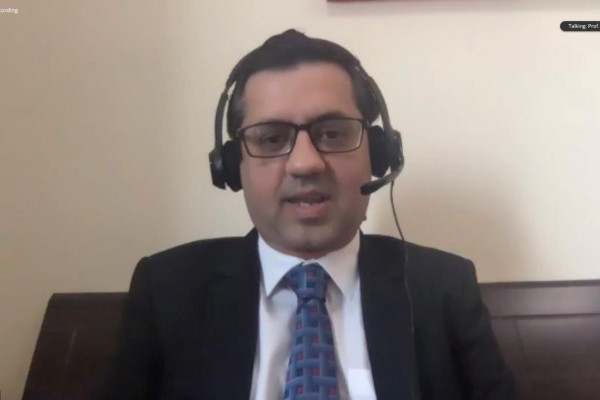 طلبة جامعة عجمان يتنافسون علميًا في زمن الكورونا ببحوث حول التعلم الذكي ونظم الطوارئ لمرضى القلب