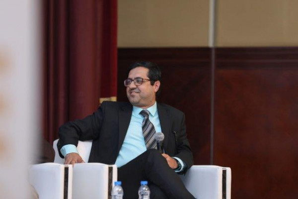 مناظرة حول الانفتاح على التكنولوجيا المعاصرة في جامعة عجمان