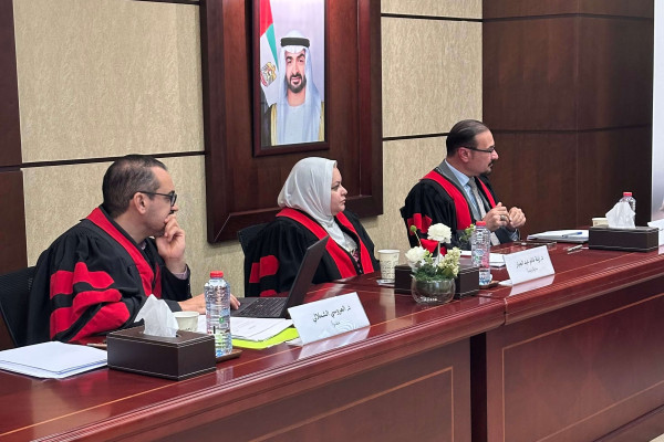 الطالبة بنين حسون خضير المالكي تناقش أطروحتها في القانون الخاص