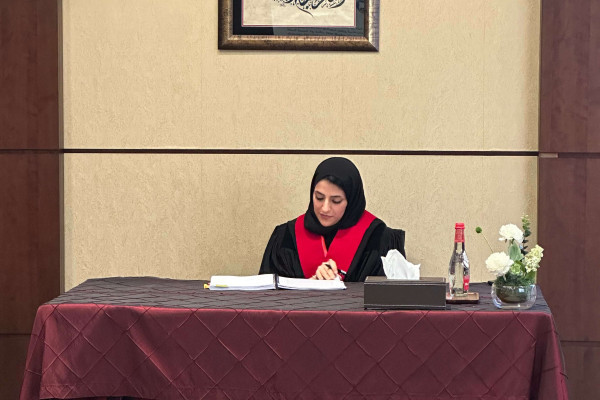 الطالبة هنادي عبدالله محمد آل علي تناقش أطروحتها حول حماية البيئة من التغير المناخي