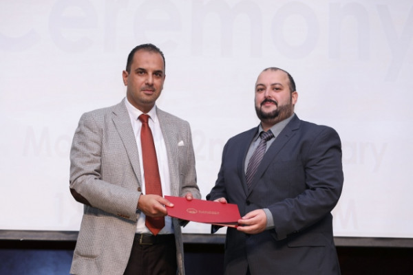 جامعة عجمان تكرم المساهمين في مبادرة 
