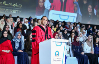 جامعة عجمان تحتفي بالمتميزين