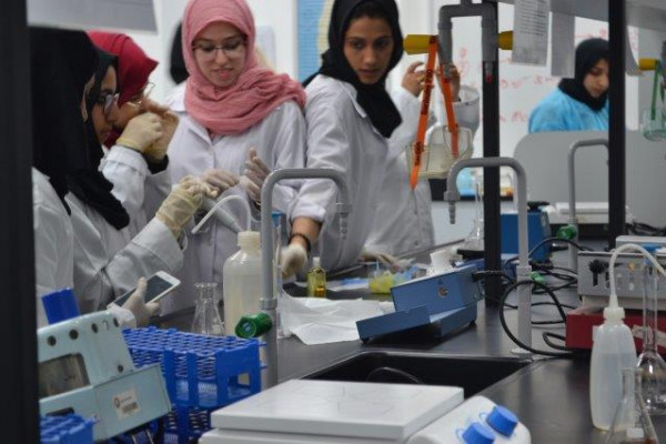 AU Students Learn How to Make Perfumes