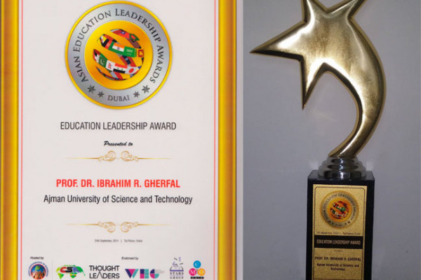 عميد كلية التربية في جامعة عجمان يحصد جائزة الاتحاد الآسيوي للقيادة التعليمية