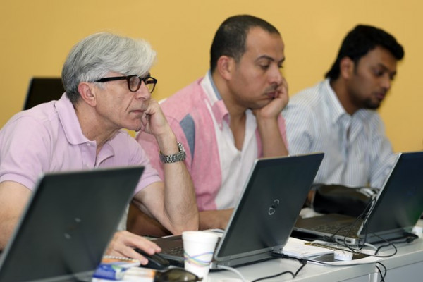 دورة تدريبية لأطباء وفنيي الأسنان بجامعة عجمان