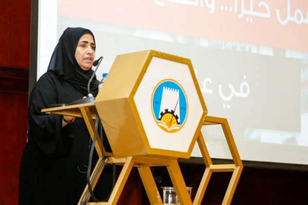 Red Crescent Holds an Awareness Lecture at AU