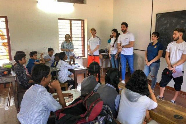 AU Students on Relief Mission to Kerala
