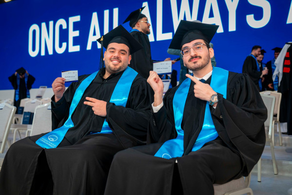 حميد بن راشد يمنح نهيان بن مبارك شهادة الدكتوراة الفخريّة ويشهد تخريج دفعة 