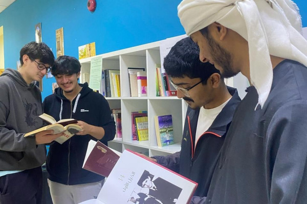 قسم اللغات والثقافة يستضيف مركز للتبرع بالكتب بمناسبة شهر القراءة في الإمارات العربية المتحدة