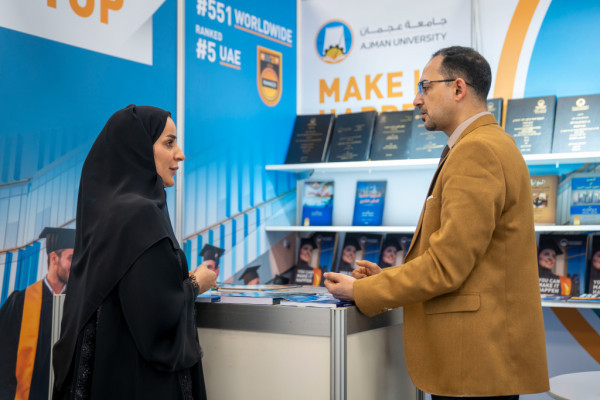 كلية القانون تشارك في معرض الكتاب القانوني العاشر