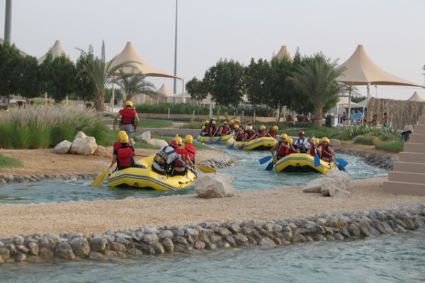 رحلة لطلاب جامعة عجمان إلى حديقة مغامرات الوادي بالعين